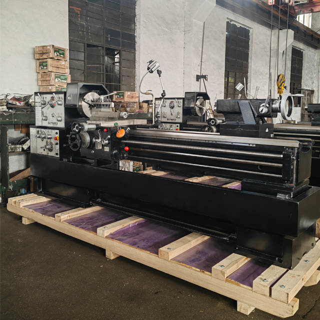 Manual Lathe Machine