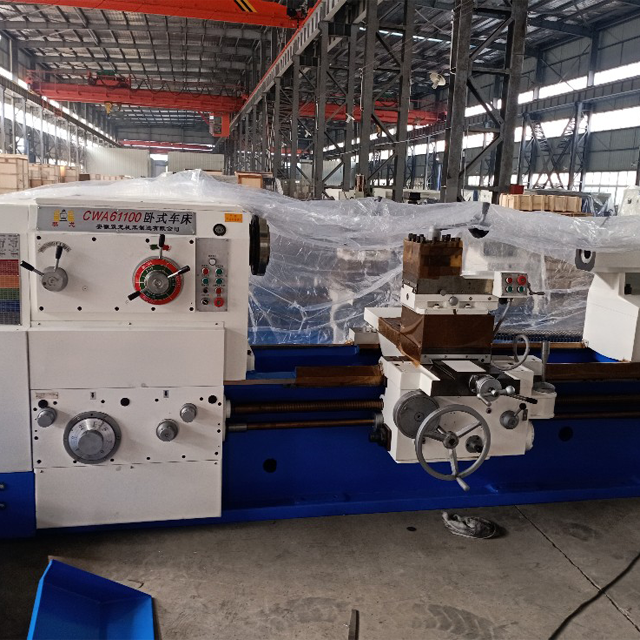 Manual Lathe Machine