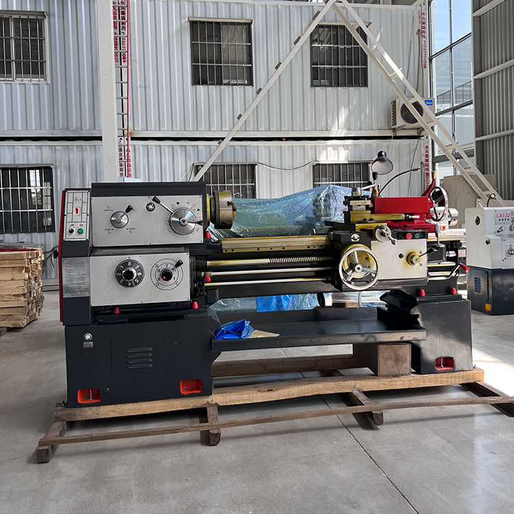Manual Lathe Machine